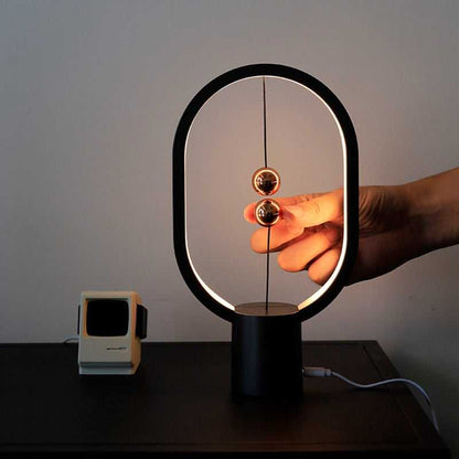 Magnetic base lamp