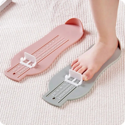 Baby foot measuring device