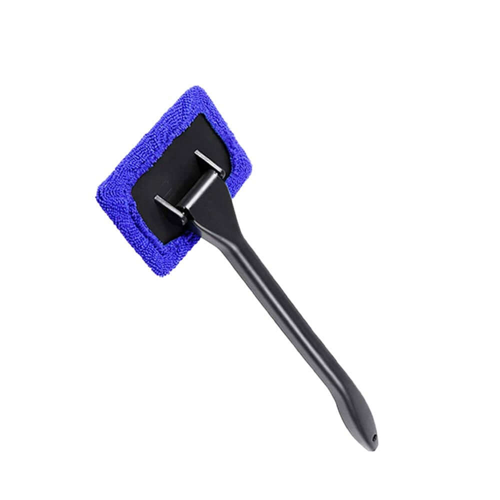 Extendable handle for windshield cleaning